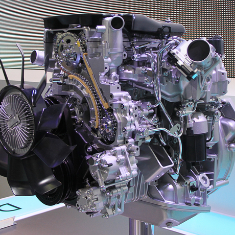 Isuzu_4JJ1-TCS_engine_2486_2486.jpg