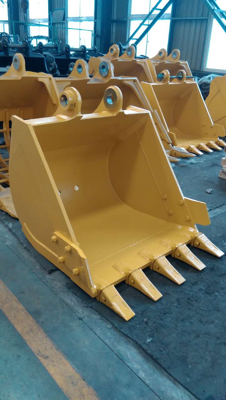 Excavator bucket working in severe ground conditions